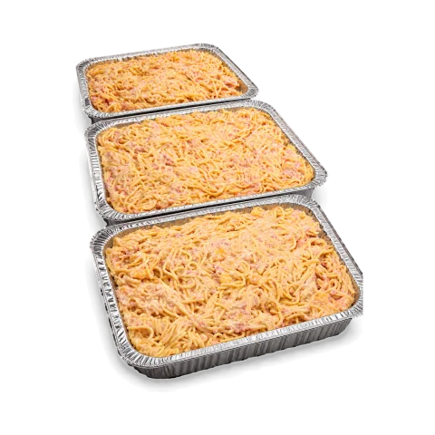 Tres bandejas de ensalada fría cubana para una fiesta