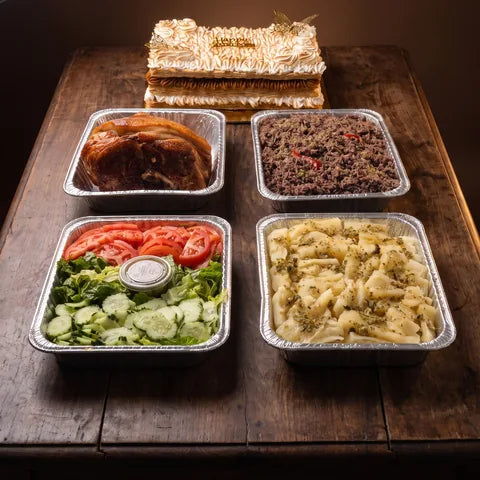 Bandejas del Combo Congrí con pierna de cerdo, congrí, ensalada, yuca y cake | Will & Mill Miami
